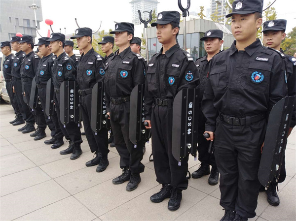西安厂区与商场保安服务选择指南 如何找到可靠的专业团队